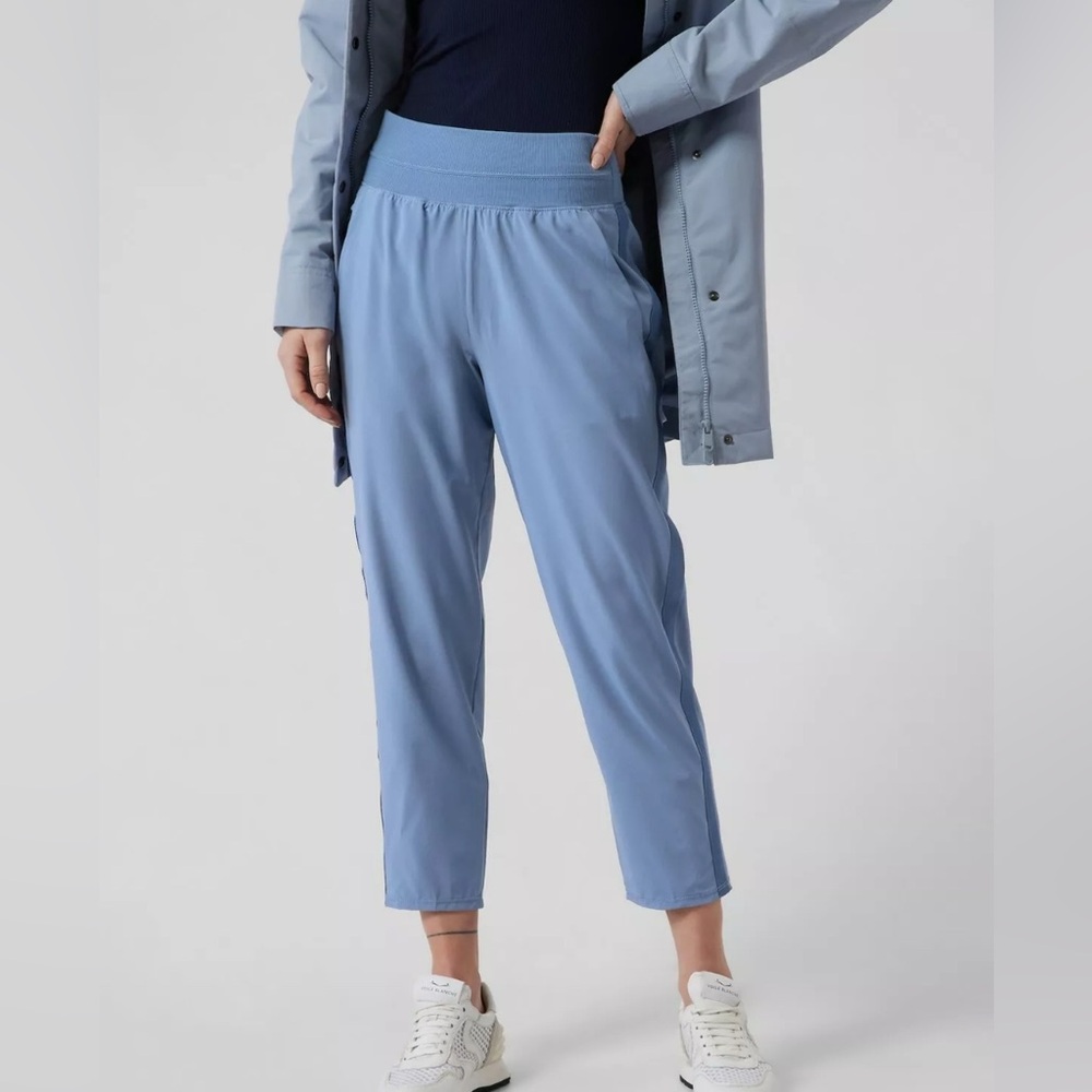 NWOT Athleta Nolita Slim Tapered Crop Pant. Size 12 in Cottage Blue.